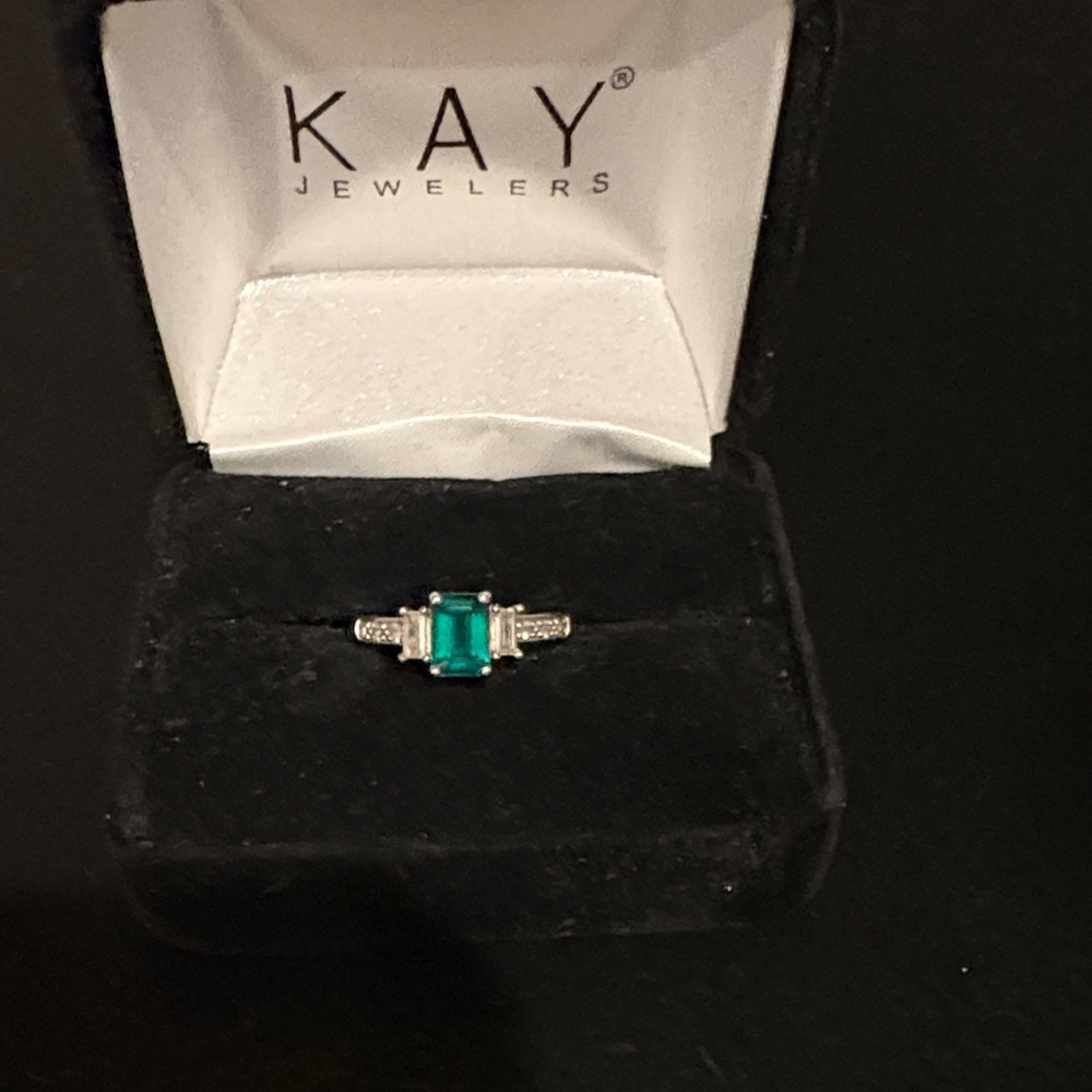 Kay Jewelers Silver Ring with Emerald Green Stone